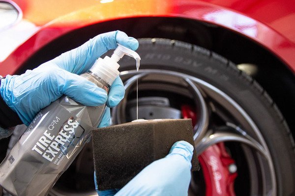 GYEON Q²M Tire Express Lastik Parlatıcı ve Koruyucu - 500 ml -Su Bazlı Jel Oto Lastik Cilası